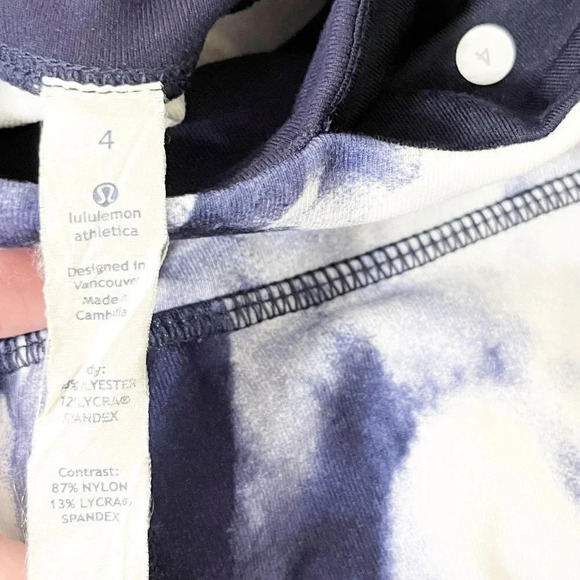 Lululemon Blue & White Ink Plot Print Cropped Wunder Under Leggings Size 4 - Picture 4 of 4